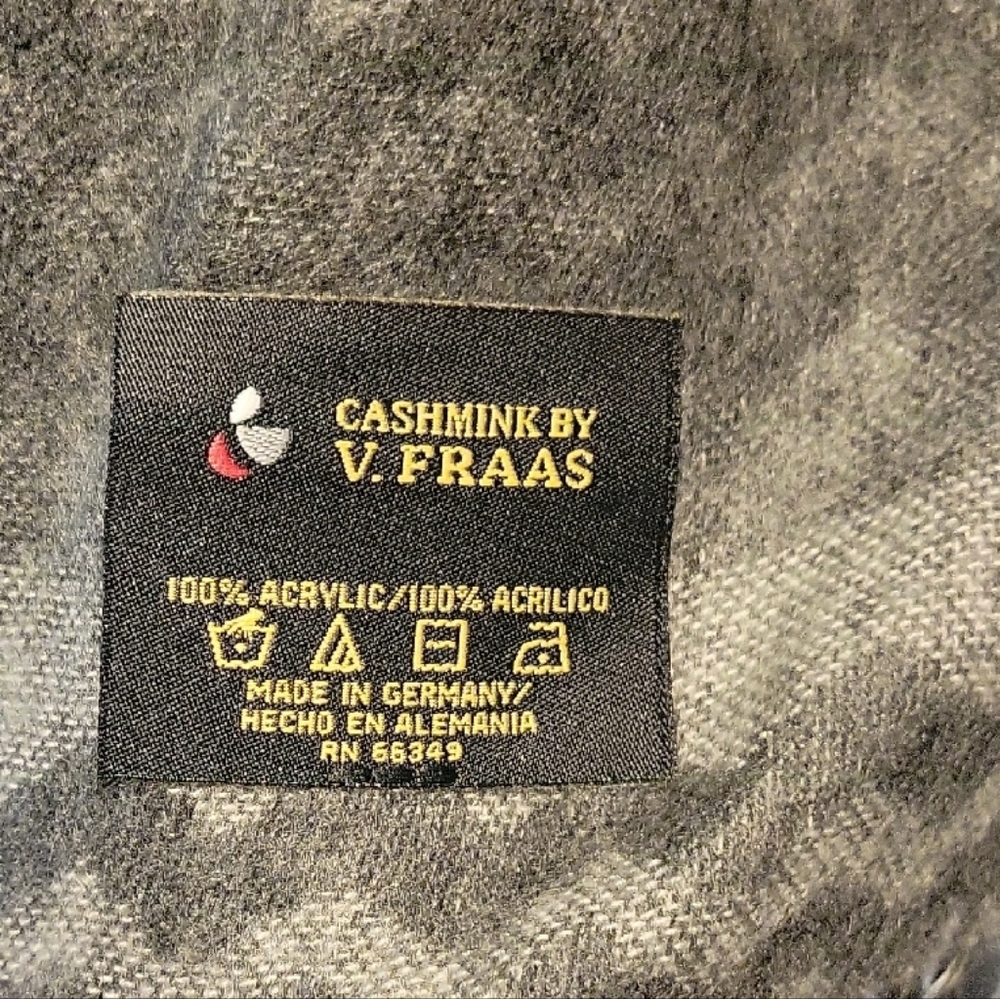 V. FRAAS Luxurious Gray Cashmink Scarf